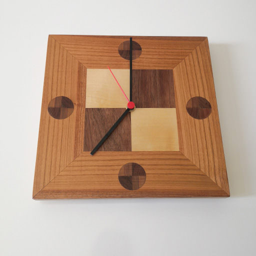 "orologi da parete in legno artigianali"